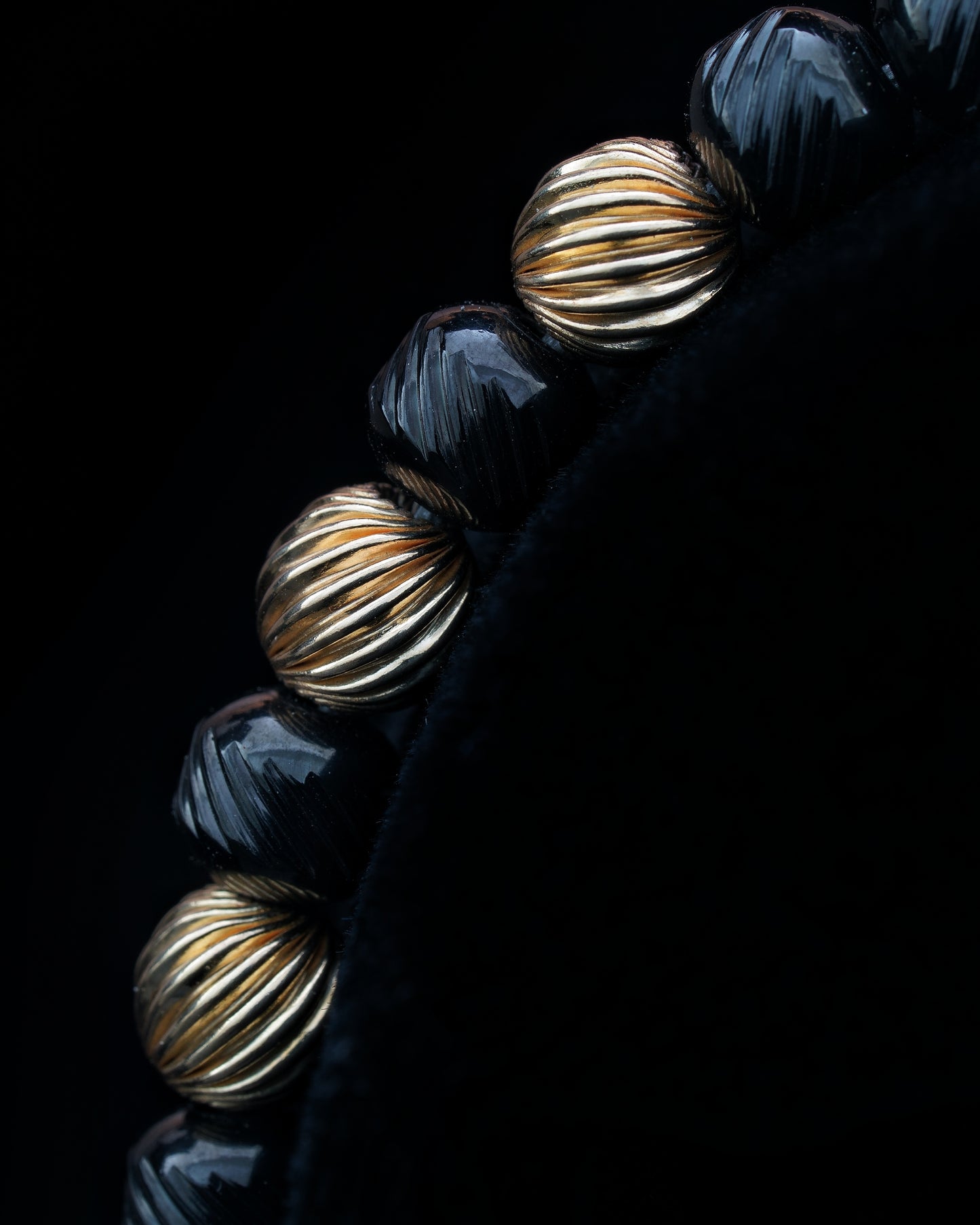 BLACK MAMBA BRACELET⬩ OBLIQUE TEXTURE⬩ CURVED 14K GOLDFIELD THREE DOTS