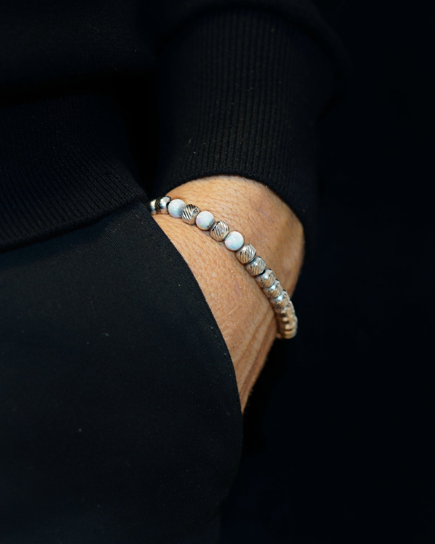 SILVER MAMBA BRACELET⬩ OBLIQUE TEXTURE⬩ ARCTIC-WHITE OPAL THREE DOTS