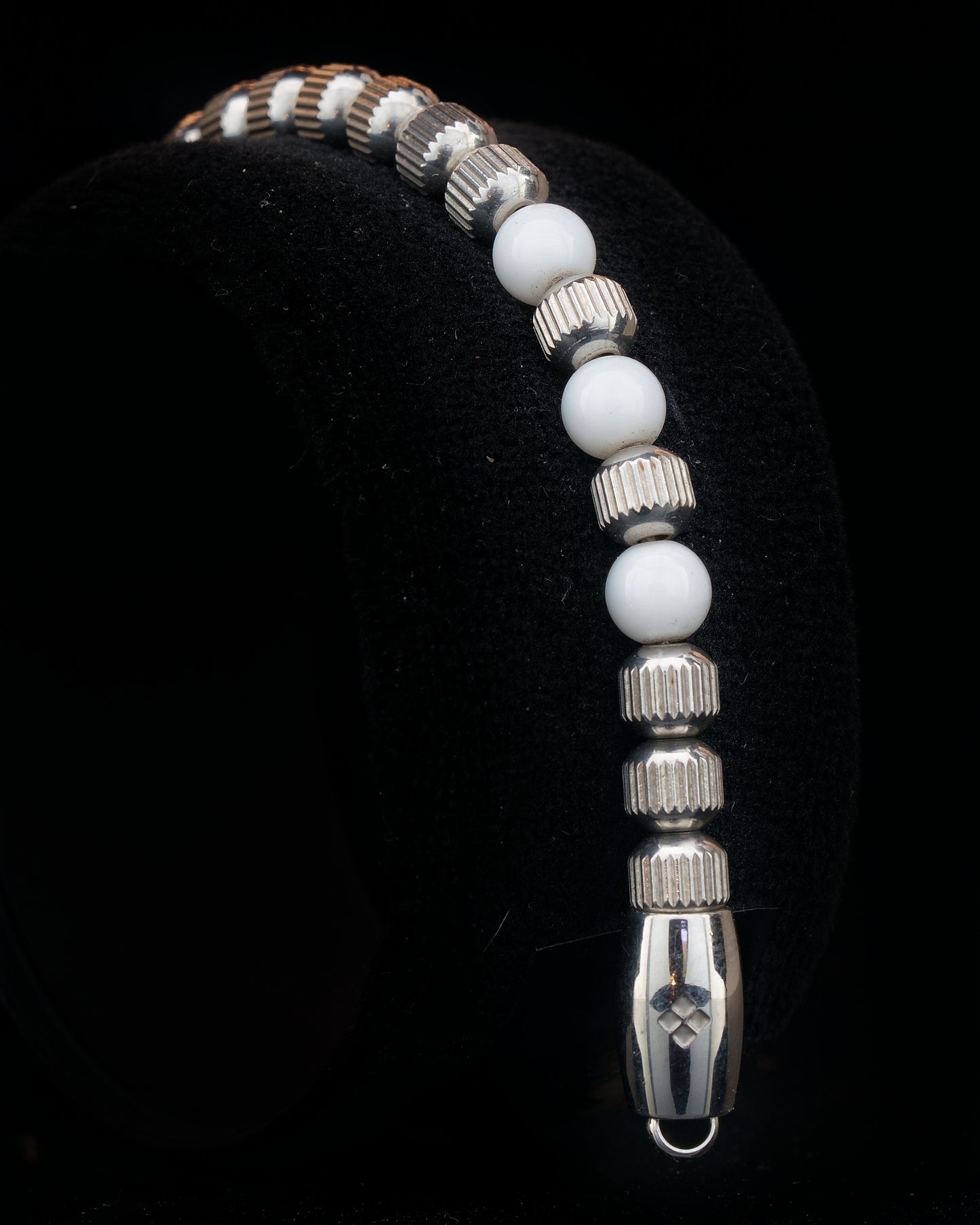 SILVER MAMBA BRACELET⬩ STRAIGHT LINE TEXTURE⬩ WHITE TRIDACNA THREE DOTS